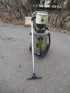 lot 235 image: 10 Gallon SHOP VAC with extra Filter
