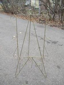 lot 236 image: Easel. Foldable.