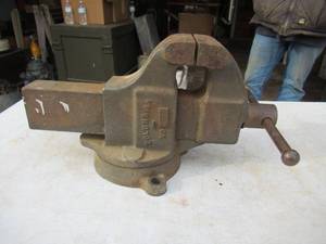 lot 238 image: Antique Vise. The Columbian Manufacturing Co USA