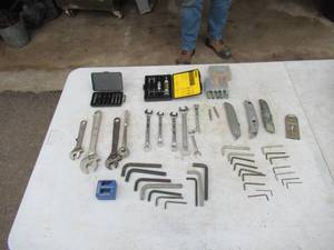 lot 251 image: Lot of Allen Wrenches & Driver Bits