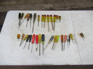 lot 252 image: Lot of Screw Drivers
