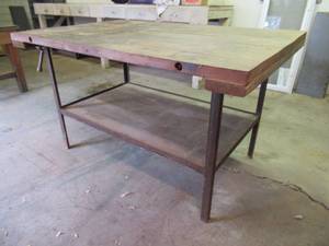 lot 258 image: Vintage Work Bench Table with Old Vise. The Columbian Vise Company Cleveland Ohio USA