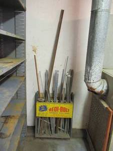 lot 262 image: Misc. Steel Rods in Redi Bolt Stand