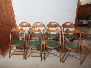 lot 91 image: 8 Vintage Wood and Vinyl Folding Chairs. Nice 