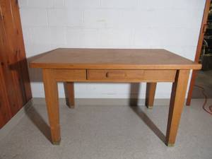 lot 287 image: Vintage Quarter Sawn Oak Desk with Drawer. Cottage Core. Farmhouse.