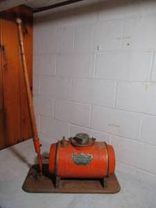 lot 298 image: Antique Vacuum Cleaner. Lakeside Foundry Co. Granny Cottage Core. Farmhouse. 