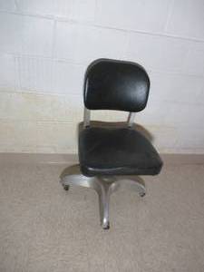 lot 322 image: Vintage Heavy Duty Industrial Metal Desk Chair on casters. Swivels & is Adjustable. General Fireproofing Co. Retro. 
