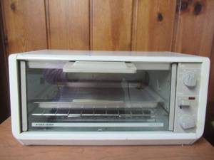 lot 338 image: Black & Decker Electric Toaster Over