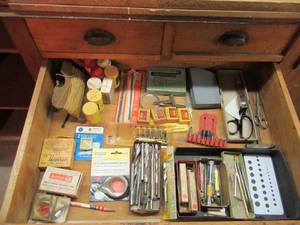 lot 344 image: Contents of work bench drawer Drillbits, Masonry Bits, Driver Bits and more.