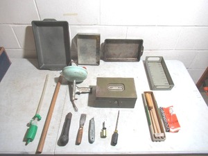 lot 386 image: Lot of various vinatge Miscellaneous Items. Branding Iron