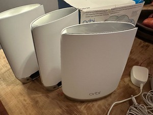lot 23 image: NETGEAR - Orbi 750 Series AX4200 Tri-Band Mesh Wi-Fi 6 System (3-pack) - White - Like New Open Box Retail $599.99