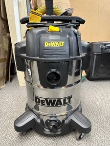 DeWalt WetDry Vacuum - 10 Gallon, 3.8 Litter Stainless Steel used