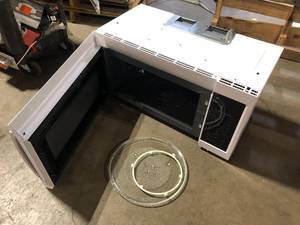 lot 13 image: Vissani 1.7 cu. ft. 1000-Watt Over the Range Microwave in White   Customer Returns See Pictures