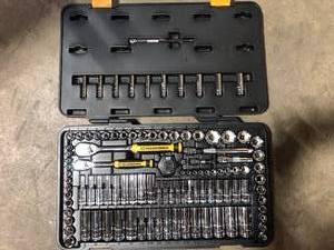 lot 21 image: GEARWRENCH 14 in. and 38 in. Drive 6-Point Standard & Deep SAEMetric 90-Tooth Ratchet and Socket Mechanics Tool Set (106-Piece)    Customer Returns See Pictures