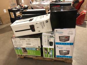 lot 24 image: Pallet of Assorted Mailboxes and Posts Various Models and Conditions Customer Returns See Pictures