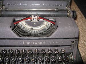 lot 147 image: WWII US Navy Underwood Typewriter in Case
