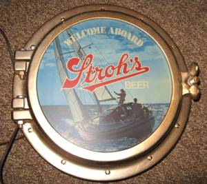 lot 153 image: Vintage Strohs Beer Plastic Illuminated Sign - WORKS