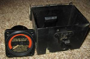 lot 164 image: WWII US Navy Air Pressure Check Gauge for Mark 14 Gunsight in Case