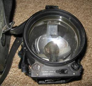 lot 209 image: WWII US Navy Signal Light in Case, Type B