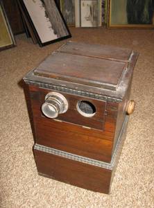 lot 8 image: Tabletop Stereo Card Viewer, St Paul Label, c1865 (Missing 1 lens)
