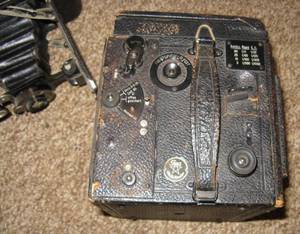 lot 247 image: Pair of Antique Cameras - Kodak 1A Autograph Jr. & German Ica, c1900