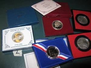 lot 267 image: Bicentennial era Commemmorative Coins, Medals, including 1 Silver