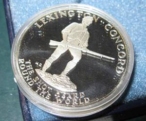 lot 317 image: Sterling Silver 1975 Revolution Bicentennial Medal