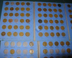 lot 322 image: Collection of Lincoln Cents 3 books, and 4 1960s Rolls