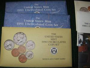 lot 329 image: 10 Uncirculated Coin Sets, 1980-1991