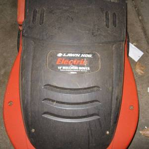lot 389 image: Black & Decker Lawn Hog Electric Lawnmower