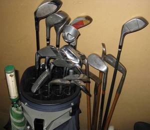 lot 395 image: Set of Golf Clubs in Bag, Inc 3 Wooden Clubs