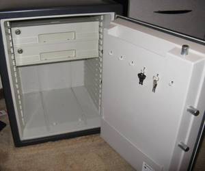 lot 379 image: Sentry Safe A5865 w Key