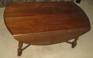 lot 46 image: Mahogany Coffee Table (Folding Leaves)