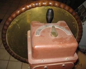 lot 10 image: WWII US Navy Brass Ships Wheel From Destroyer