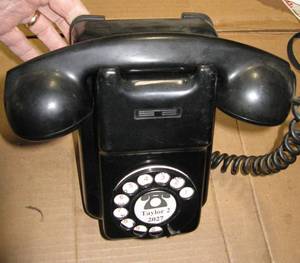 lot 74 image: Vintage Desk Telephone #2
