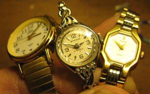 lot 115 image: Lot of Vintage Ladies Costume Jewelry and Watches