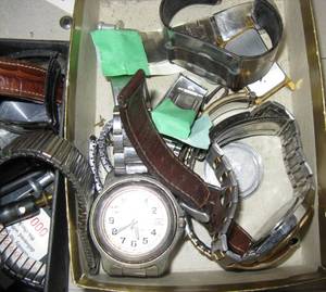 lot 118 image: Large Lot of Watch Parts, Bands, Tools