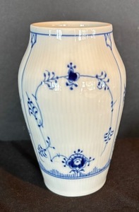 lot 51 image: Vintage Royal Copenhagen Half Lace Leaf Shaped Dish, Royal Copenhagen Covered Butter Dish and Blue Fluted Vase