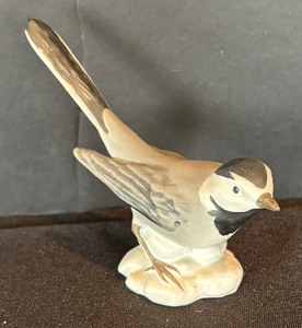 lot 74 image: Variety of Collectible Bird Figurines by Goebel and More