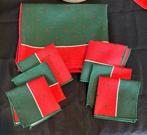 lot 83 image: Holiday Platters and Linens