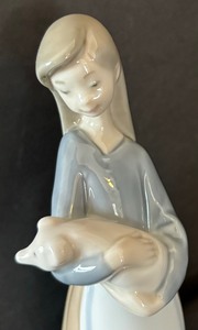 lot 84 image: Girl with Pig LLadro 1101 Figurine