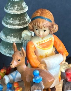 lot 98 image: Vintage Wooden Hand Carved Anri Musical Box