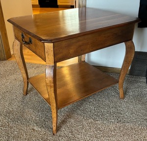 lot 140 image: Vintage Superior Furniture Company Accent  Side Table