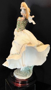 lot 109 image: Original Giuseppe Armani Figurine SCARLETT