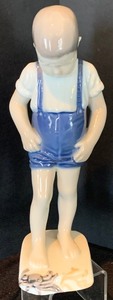 lot 117 image: Bing and Grondahl Porcelain Figurine Boy with Crab #1870