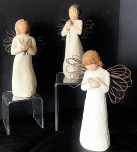 lot 102 image: Trio of Beautiful Willow Tree Angels
