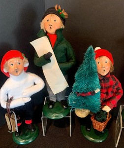 lot 105 image: Vintage 1990-1991 Lot of 5 Byers Choice The Carolers Figures