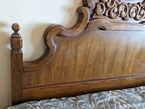 lot 7 image: Vintage Wood Queen Size Headboard
