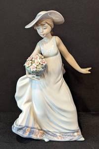 lot 14 image: Lladro Carefree Girl Porcelain Figurine