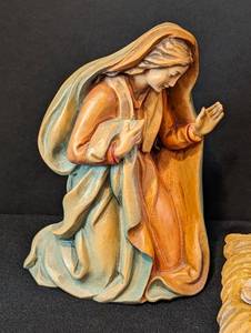lot 18 image: Vintage Anri Italian Wood Nativity Set